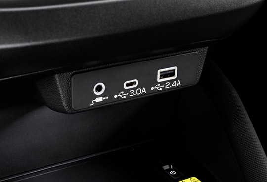 前後座USB連接阜(Type-A/C)